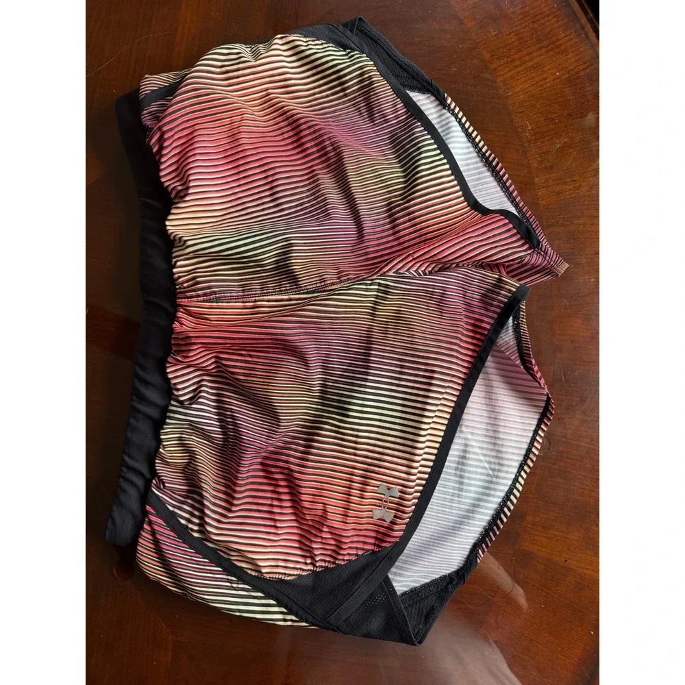 Under Armour HeatGear‎ Womens Running Shorts L Multicolor Stripe Lined Athletic